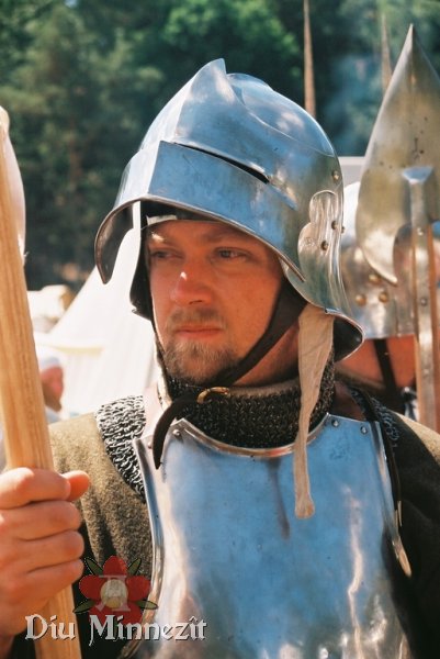Sptmittelalterlicher Soldat mit Schaller,Ringpanzer und Brustharnisch
