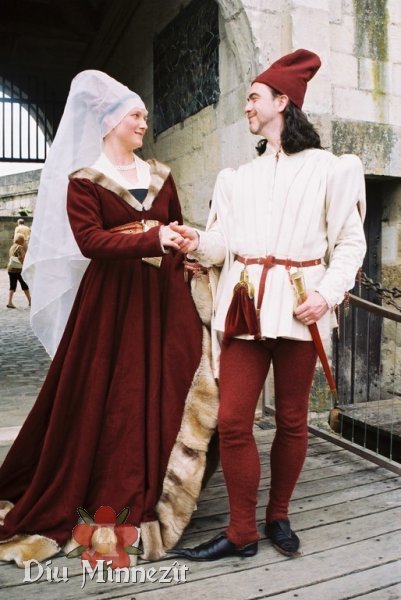 Ein Paar in sptmittelalterlicher Mode burgundischen Stils