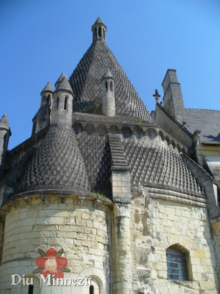 Kamingesumtes Dach der Klosterkche von Fontevraud: eine einzigartige Konstrukion der Hochgotik