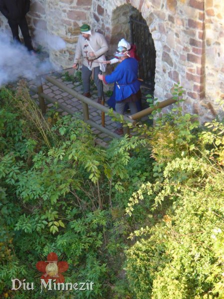 Eine sptmittelalterliche Stangenbchse wird abgefeuert